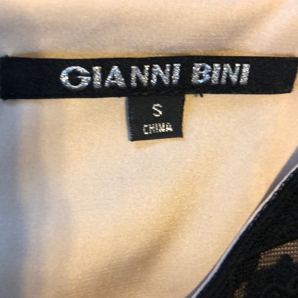 Gianni Bini black lace dress with bell sleeves - Picture 3 of 4